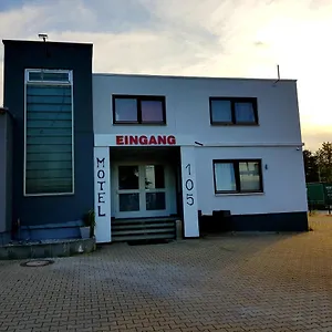  Hotel 105